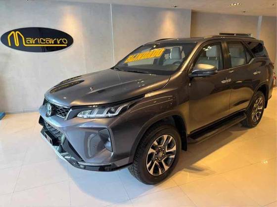 TOYOTA HILUX SW4 2.8 D-4D TURBO DIESEL DIAMOND 7L 4X4 AUTOMÁTICO